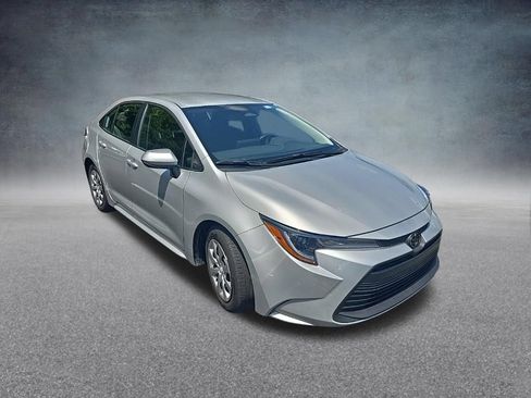 Used 2025 Toyota Corolla LE FWD image 2