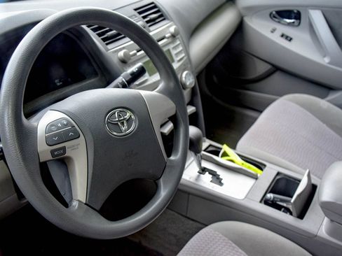 Used 2011 Toyota Camry LE FWD image 22