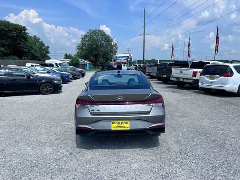 Used 2023 Hyundai Elantra SEL FWD image 17
