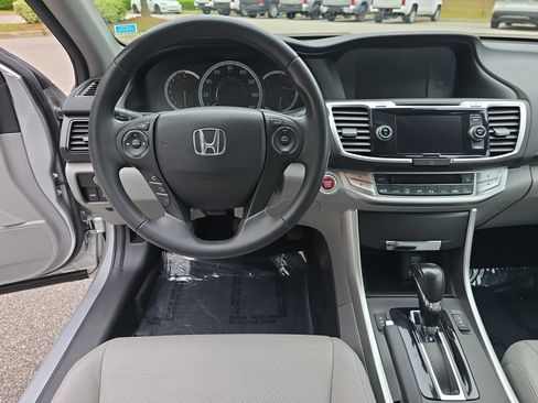 Used 2015 Honda Accord EX-L image 18