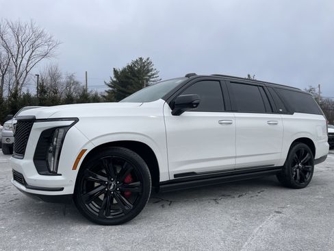 Used 2025 Cadillac Escalade ESV Sport Platinum image 39
