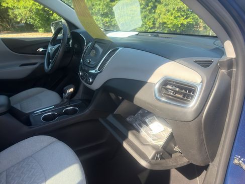 Used 2022 Chevrolet Equinox LS FWD image 21