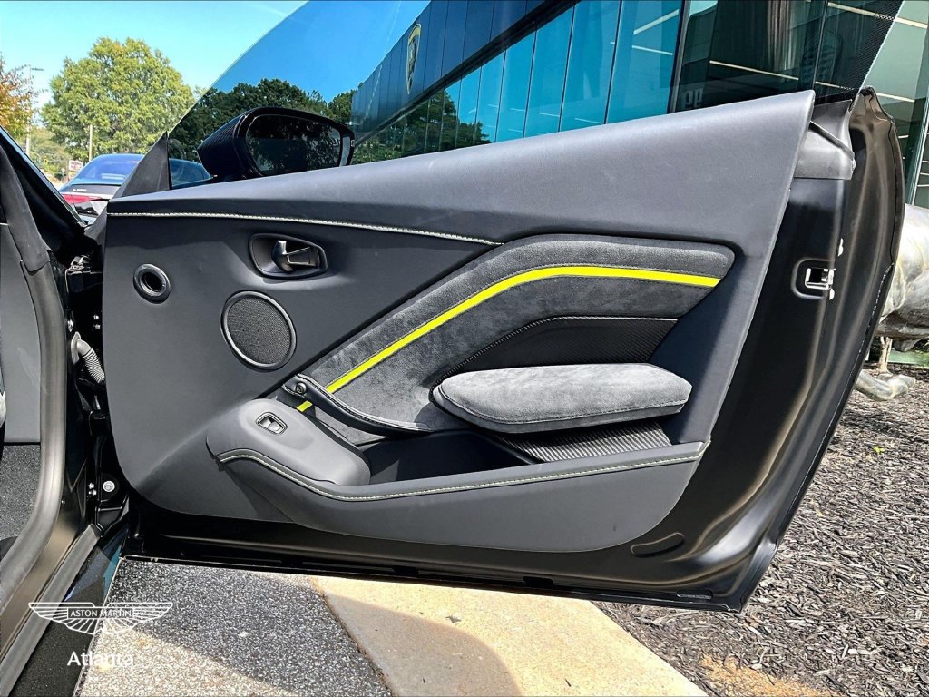 Used 2022 Aston Martin V8 Vantage Coupe RWD image 22