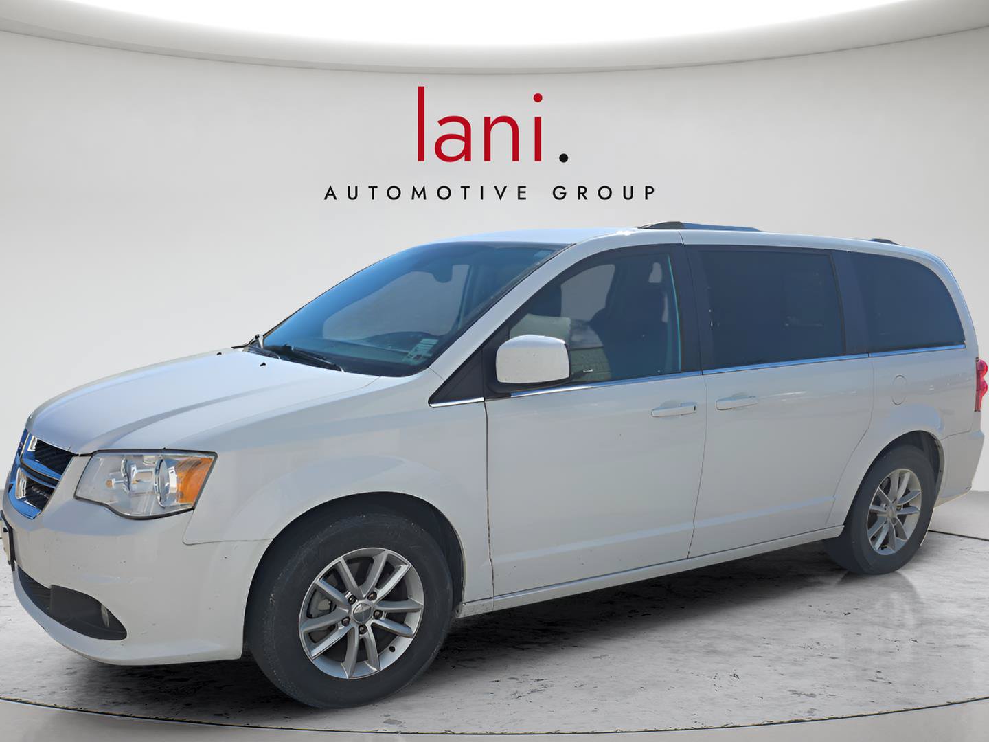 Used 2019 Dodge Grand Caravan SXT FWD image 1