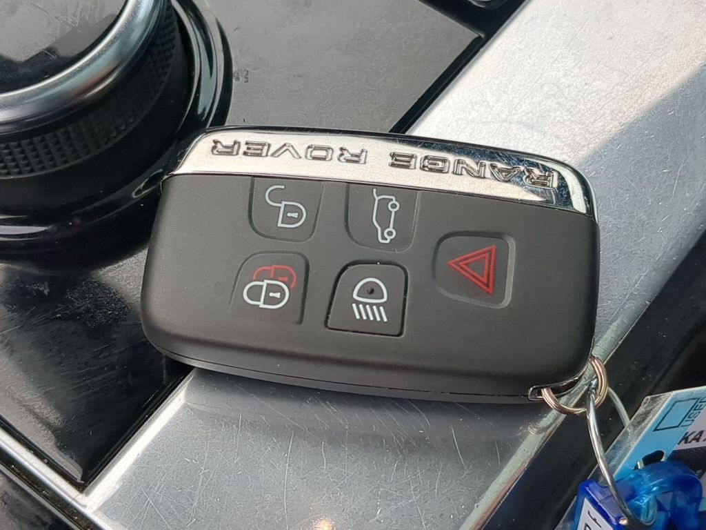 Used 2019 Land Rover Range Rover Velar R-Dynamic SE AWD/4WD image 38
