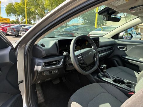 Used 2025 Kia K4 LXS image 33