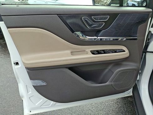 Used 2021 Lincoln Corsair AWD w/ Premium Package image 12