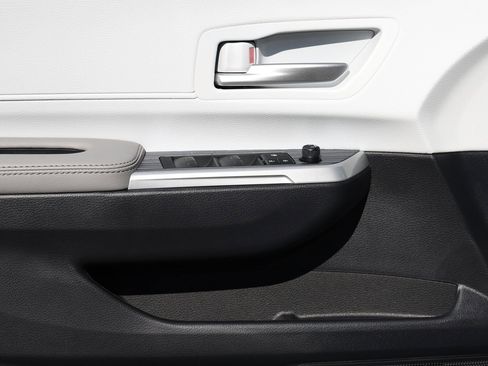 New 2026 Toyota Sienna XLE image 25