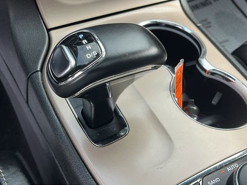 Used 2014 Jeep Grand Cherokee Limited image 18