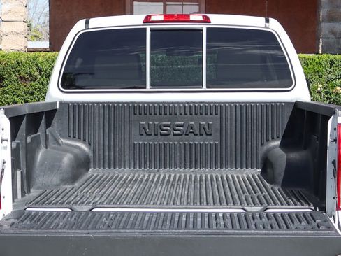 Used 2016 Nissan Frontier SV image 8