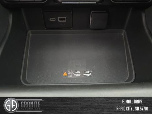 Used 2024 GMC Yukon AT4 w/ Technology Package image 35