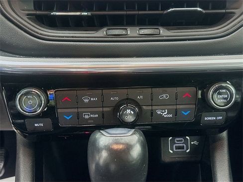 Used 2023 Jeep Compass Limited image 15