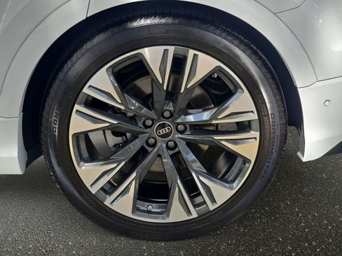 Certified 2025 Audi Q8 Premium Plus w/ Premium Plus Package AWD/4WD image 31
