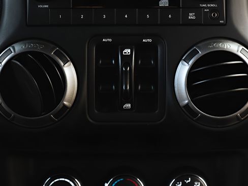 Used 2018 Jeep Wrangler Unlimited Sport S AWD/4WD image 33