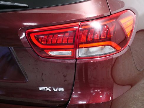 Used 2019 Kia Sorento EX w/ EX Touring Package image 17