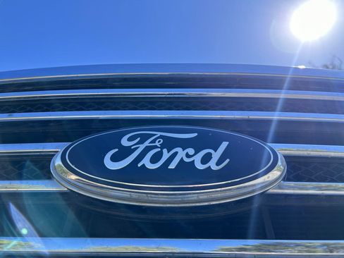 Used 2013 Ford F150 Lariat w/ Luxury Equipment Group image 16