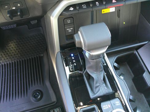 Used 2024 Toyota Tundra Platinum image 27