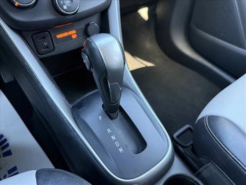 Used 2022 Chevrolet Trax LT w/ Premium Seat Package image 16