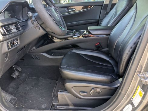 Used 2023 Lincoln Nautilus AWD w/ Premium Package image 9