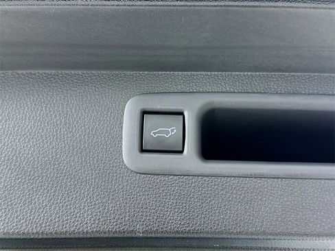 Used 2022 Toyota Highlander LE image 25