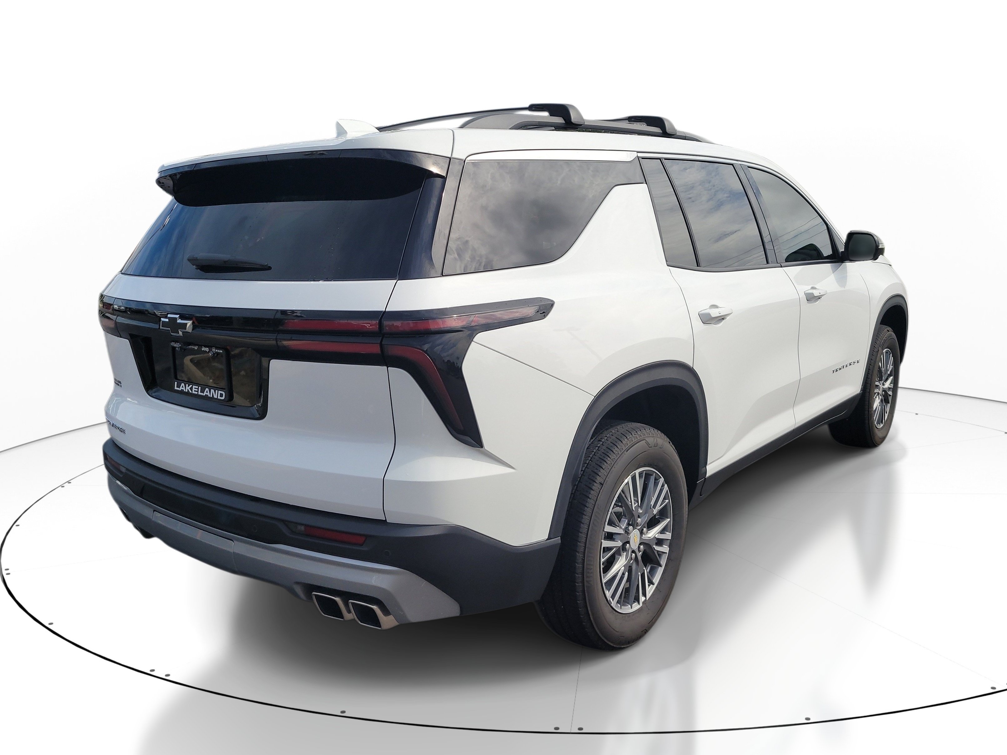 Used 2025 Chevrolet Traverse LT w/ Driver Confidence Package FWD image 4