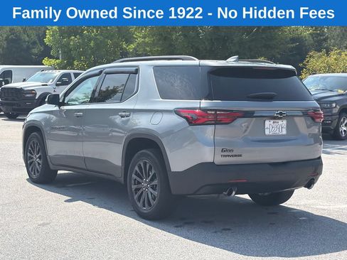 Used 2023 Chevrolet Traverse RS w/ LPO, Cargo Package FWD image 5