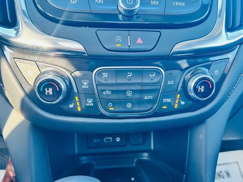 Used 2023 Chevrolet Equinox Premier image 26