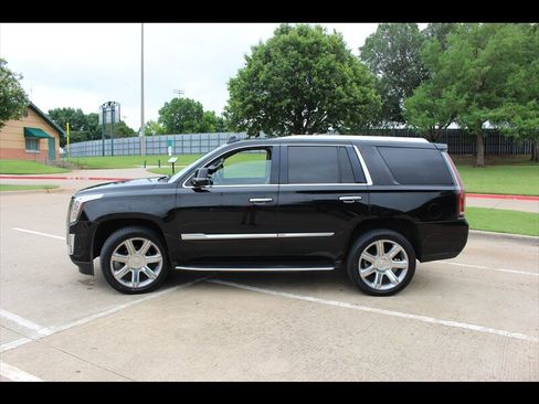 Used 2018 Cadillac Escalade Premium Luxury RWD image 2