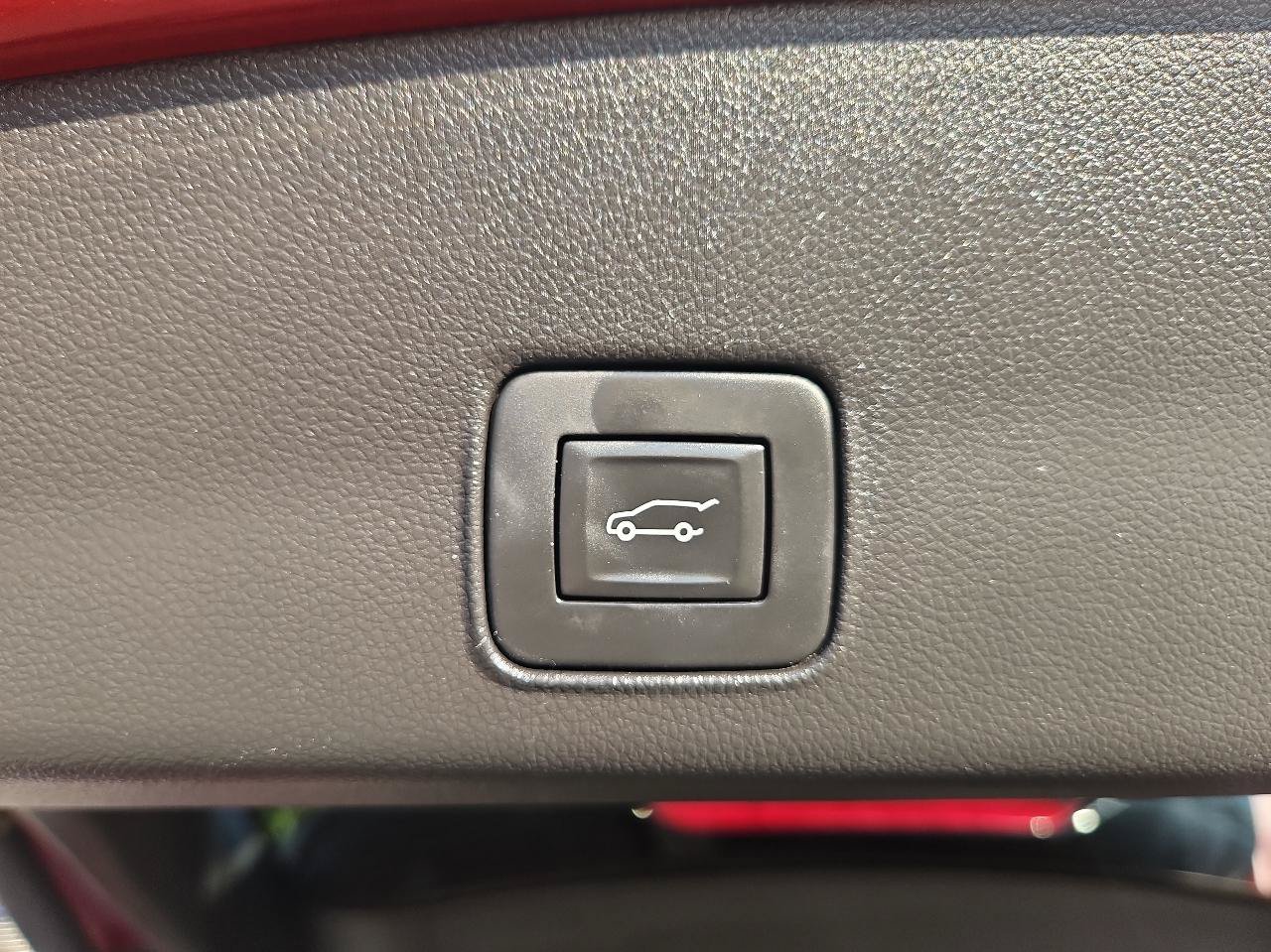Used 2025 Chevrolet TrailBlazer LT w/ Convenience Package AWD/4WD image 39