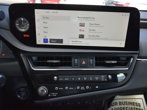 Used 2023 Lexus ES 300h Ultra Luxury image 23