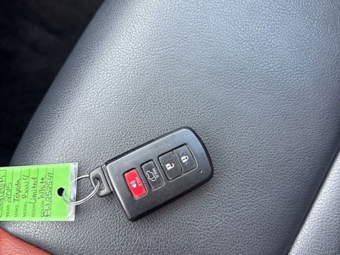 Used 2015 Toyota RAV4 Limited image 29