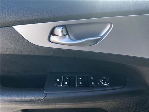 Used 2023 Kia Forte LXS image 11