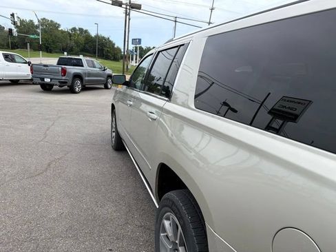 Used 2015 GMC Yukon XL Denali w/ Premium Package AWD/4WD image 33