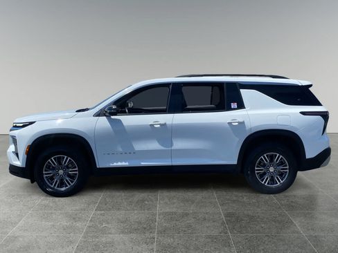 Used 2024 Chevrolet Traverse LT AWD/4WD image 2
