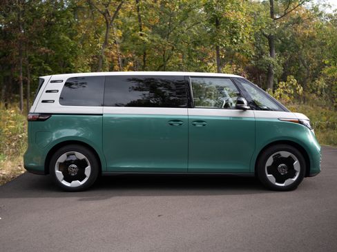 New 2025 Volkswagen ID. Buzz Pro S Plus image 9