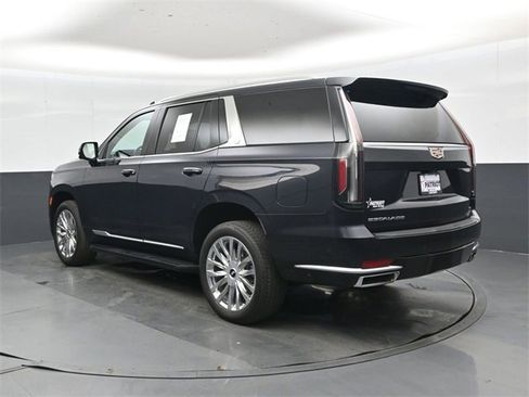 Used 2022 Cadillac Escalade Premium Luxury image 6