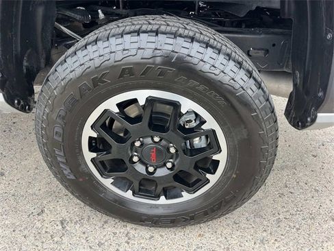 Used 2025 Toyota Tacoma TRD Off-Road image 12