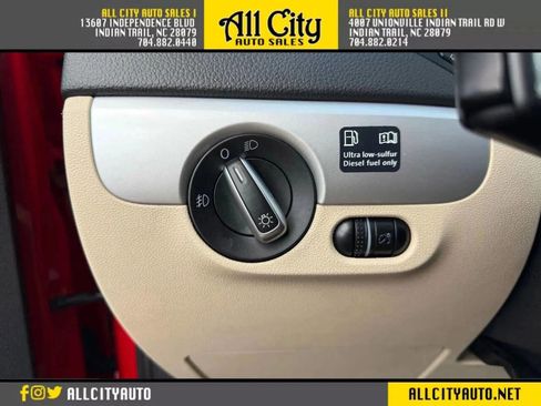 Used 2012 Volkswagen Jetta TDI FWD image 17