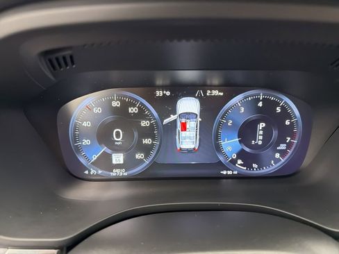 Used 2020 Volvo XC60 T6 Momentum image 14