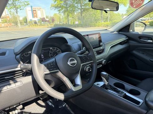 Used 2025 Nissan Altima 2.5 SV image 12