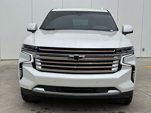 Used 2022 Chevrolet Suburban High Country w/ Max Trailering Package AWD/4WD image 3