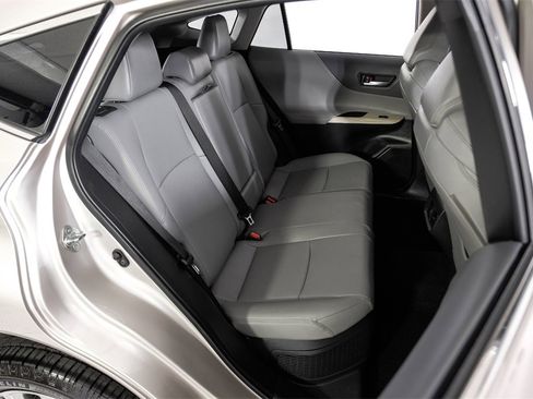 Used 2022 Toyota Venza XLE image 35