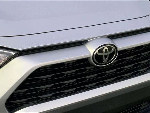 Used 2021 Toyota RAV4 XLE image 29