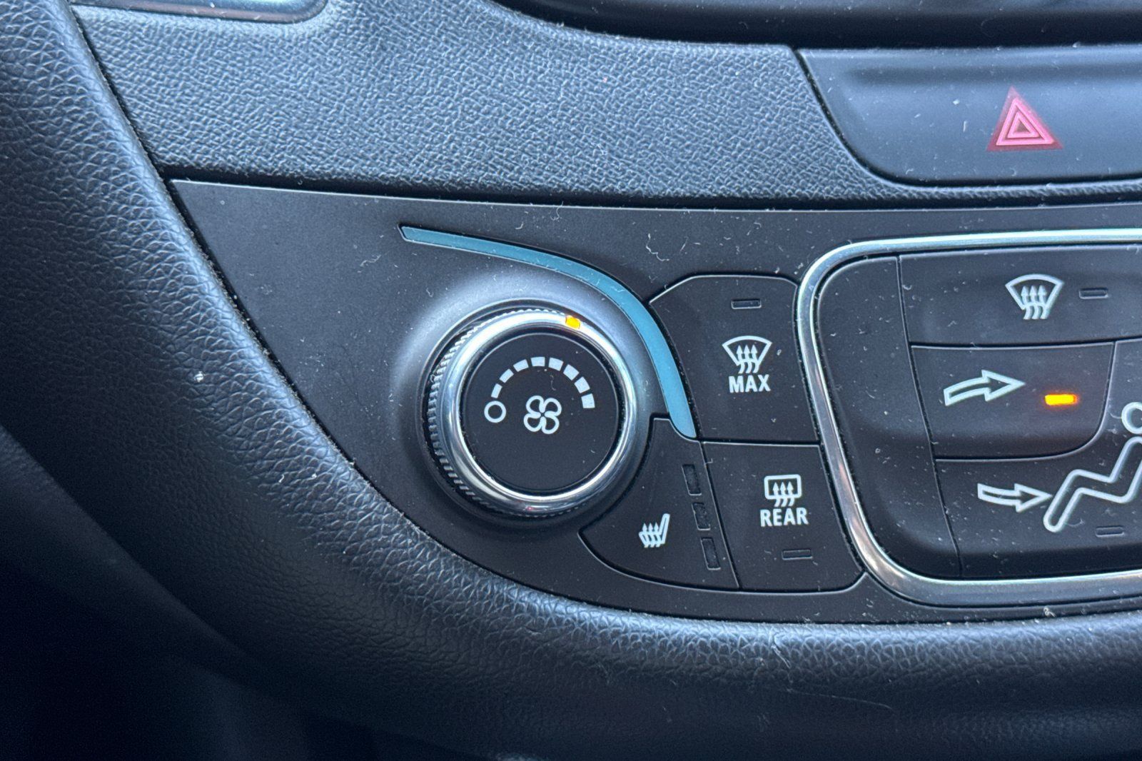 Used 2018 Chevrolet Malibu LT w/ Leather Package FWD image 28