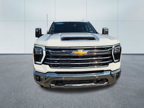 Used 2024 Chevrolet Silverado 2500 LTZ w/ LTZ Convenience Package AWD/4WD image 2
