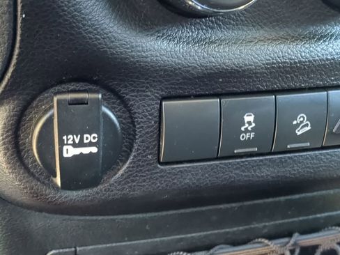 Used 2017 Jeep Wrangler Unlimited Sport w/ Connectivity Group AWD/4WD image 29