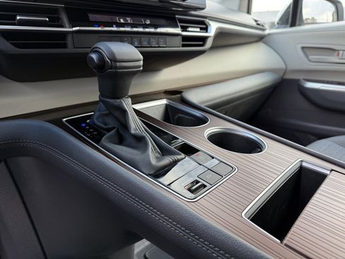 Used 2024 Toyota Sienna LE image 30