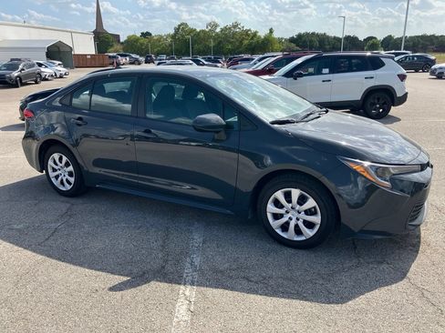 Used 2025 Toyota Corolla LE FWD image 5