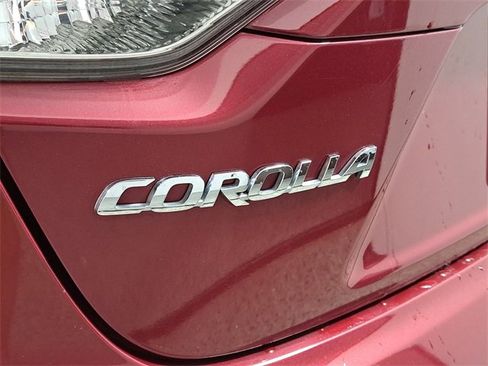 Used 2022 Toyota Corolla LE image 9