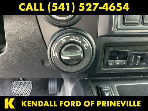 Used 2018 Nissan Titan SV w/ SV Convenience Package AWD/4WD image 29